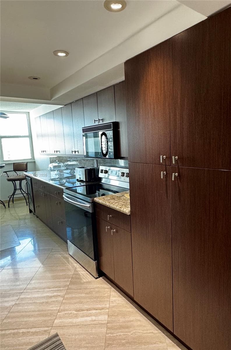 LAKE POINT TOWER · #1405 in Hallandale Beach - Photo 7
