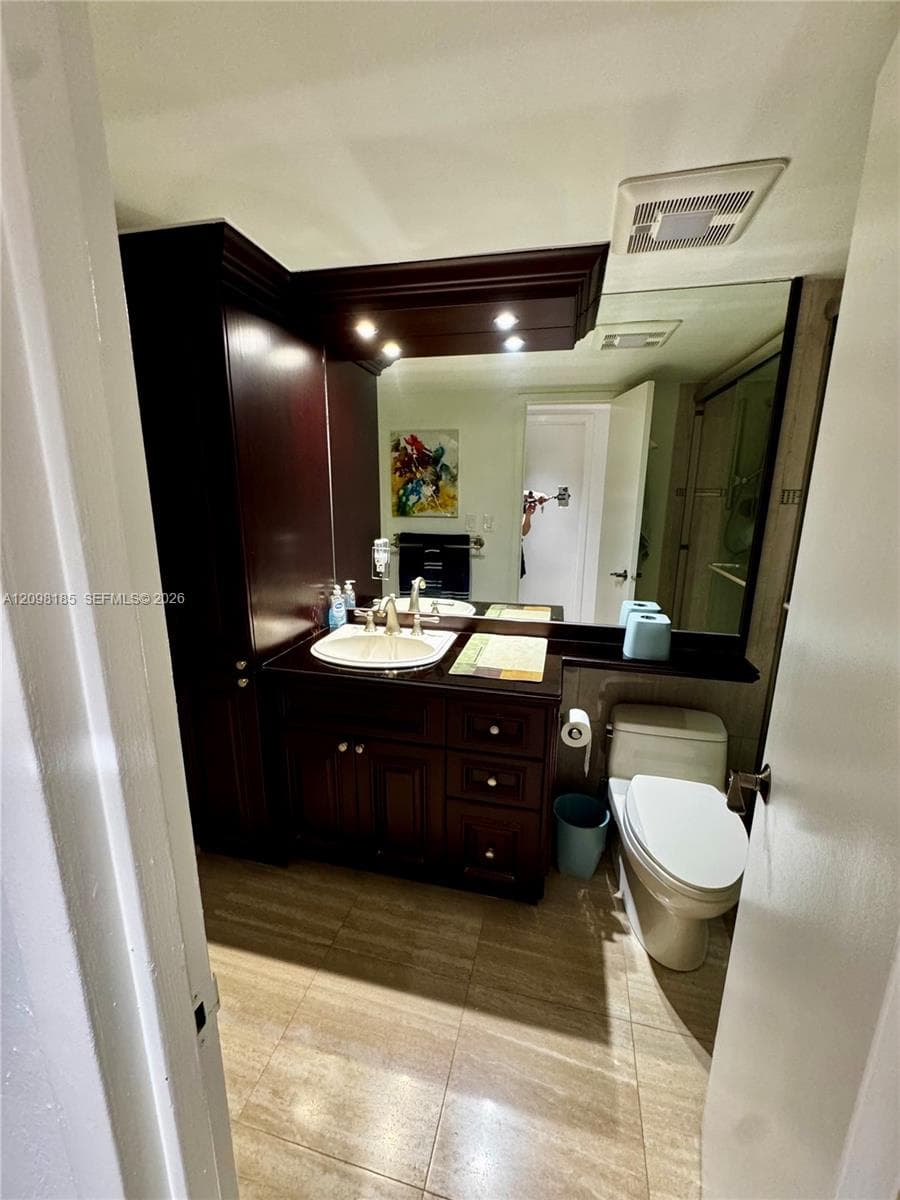 LAKE POINT TOWER · #1405 in Hallandale Beach - Photo 32