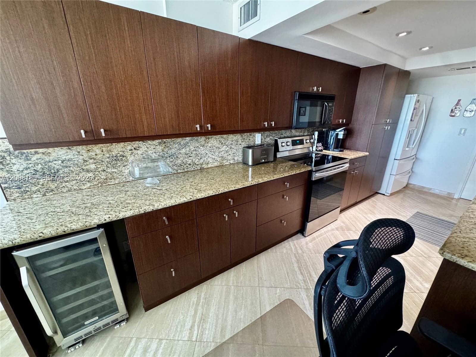 LAKE POINT TOWER · #1405 in Hallandale Beach - Photo 9