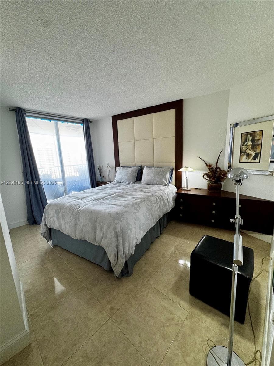 LAKE POINT TOWER · #1405 in Hallandale Beach - Photo 14