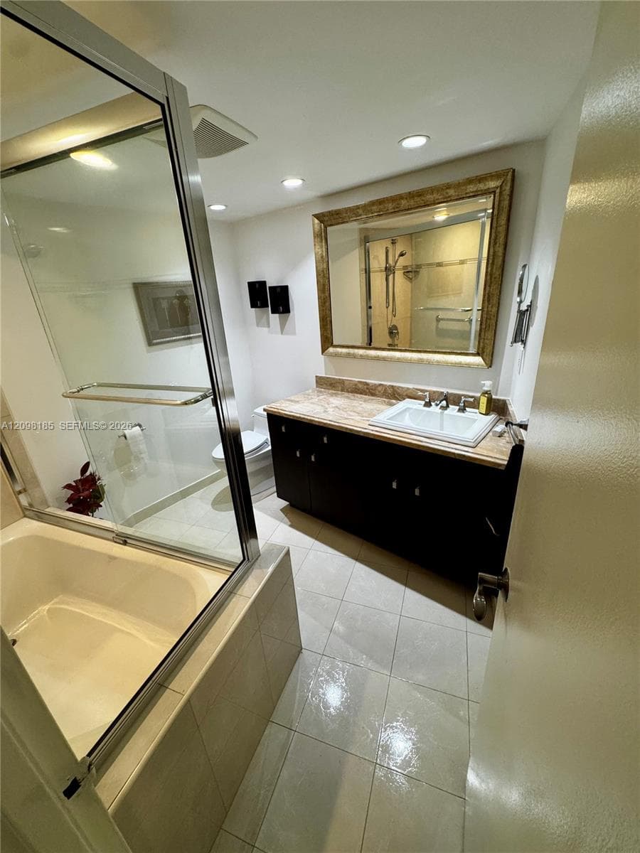 LAKE POINT TOWER · #1405 in Hallandale Beach - Photo 19