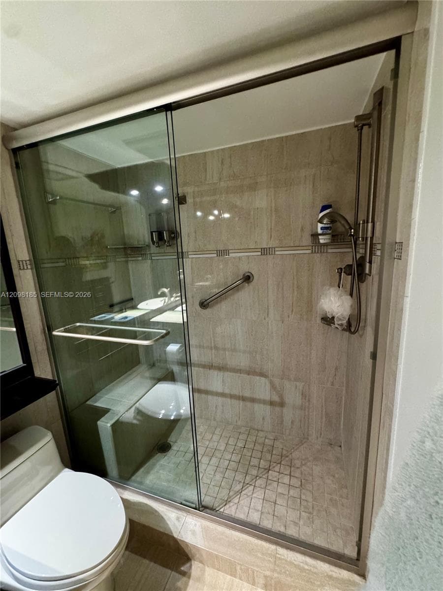 LAKE POINT TOWER · #1405 in Hallandale Beach - Photo 31