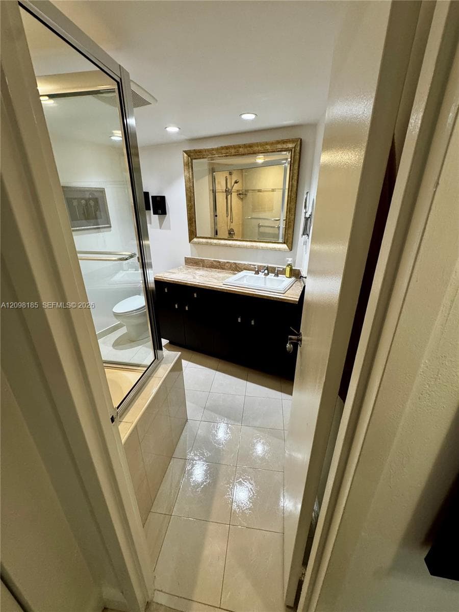 LAKE POINT TOWER · #1405 in Hallandale Beach - Photo 21