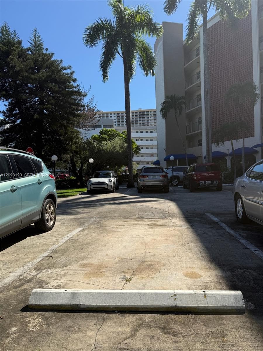 CONQUEROR CONDO · #305 in North Miami Beach - Photo 17