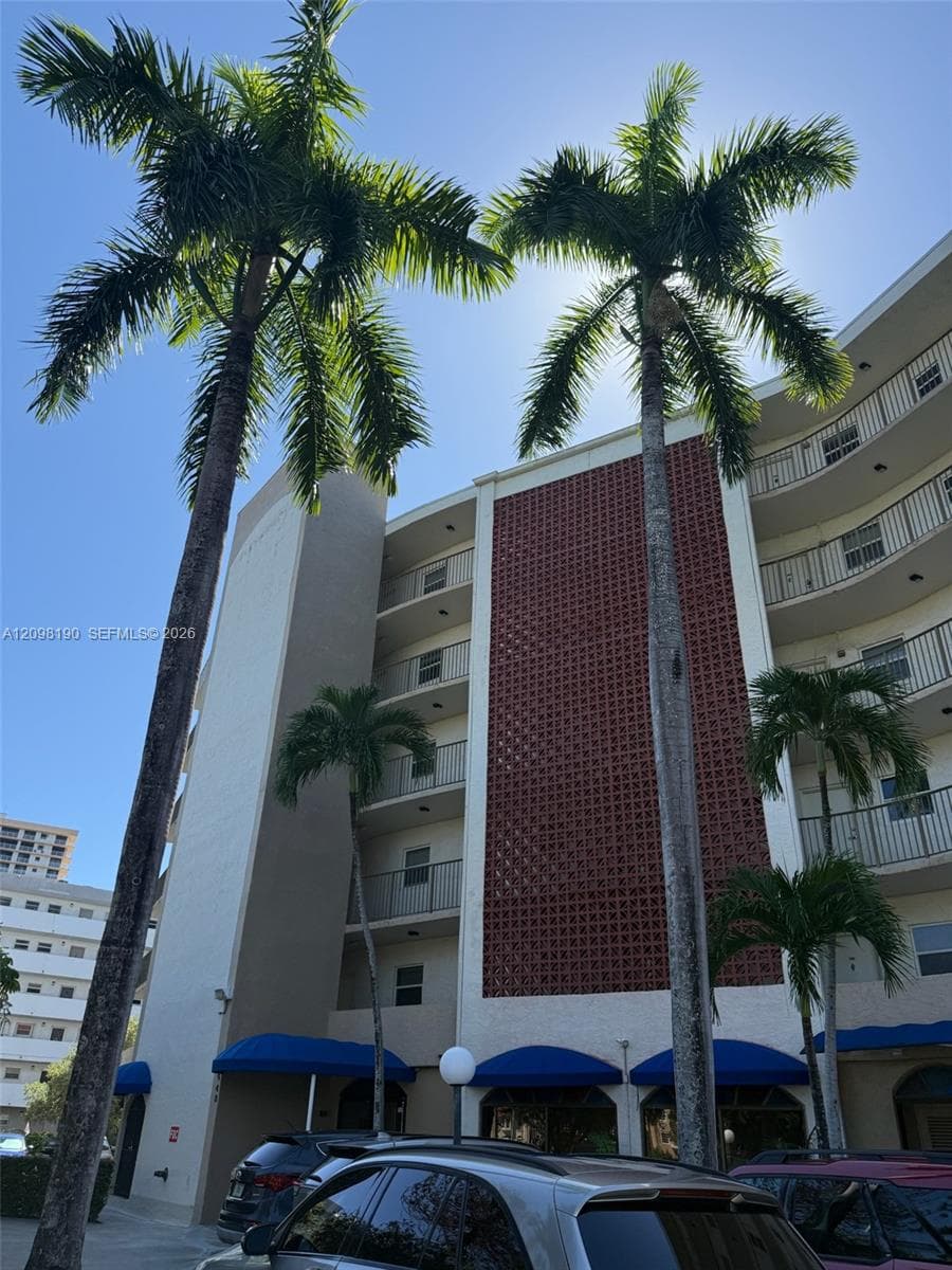 CONQUEROR CONDO · #305 in North Miami Beach - Photo 16