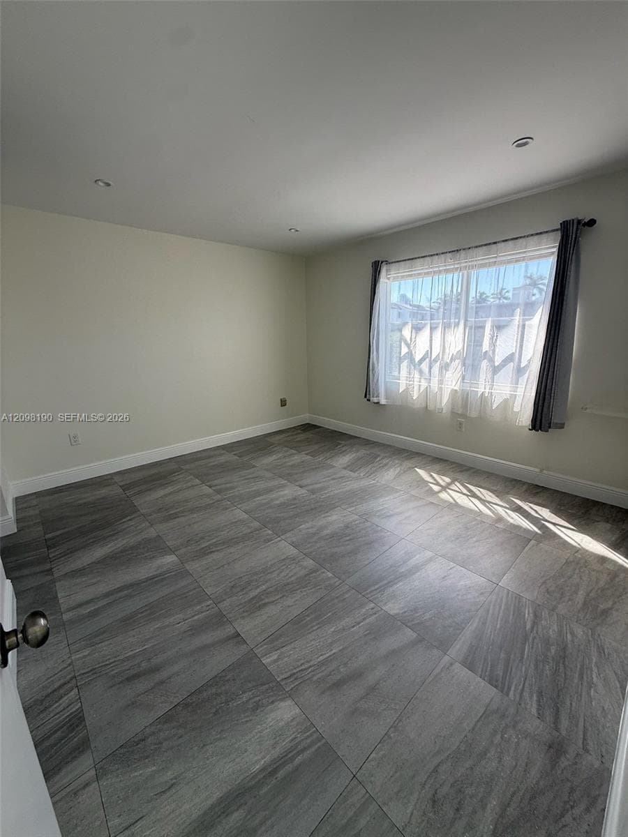 CONQUEROR CONDO · #305 in North Miami Beach - Photo 11