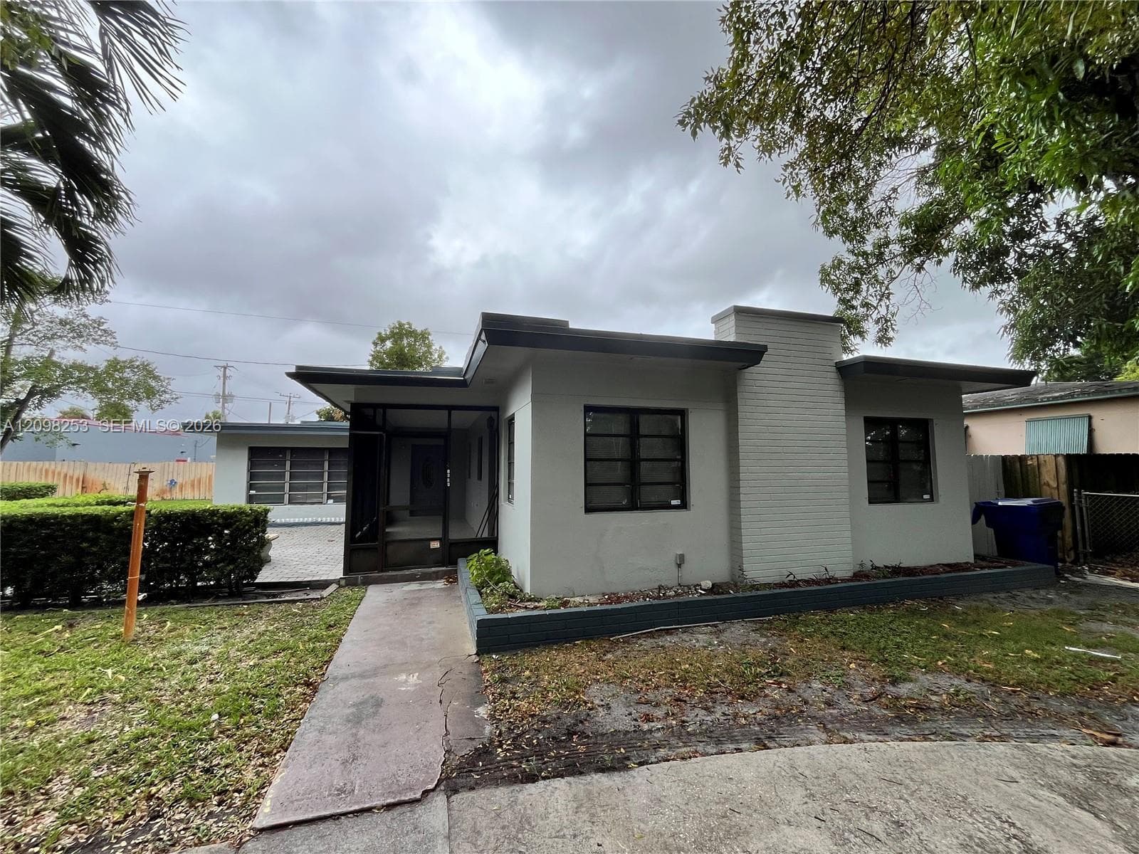 1608 S 19th Ave #house photo 1