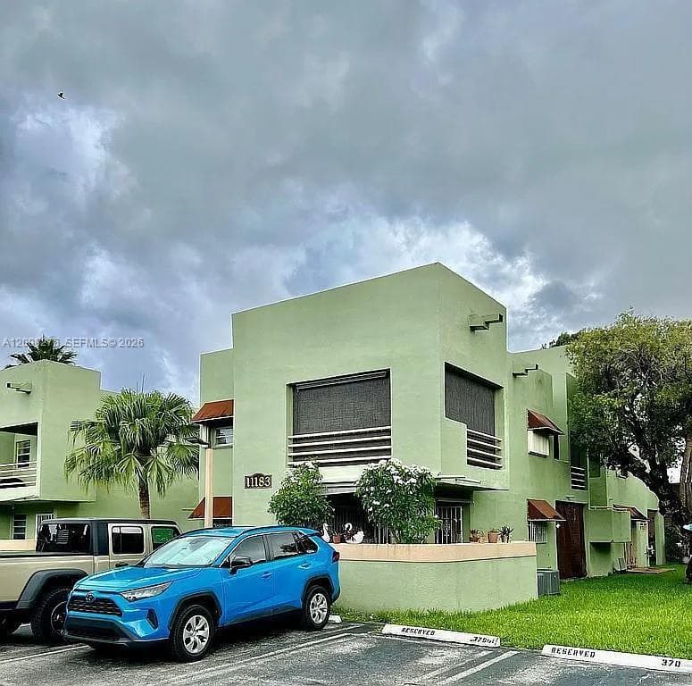 patio west · #204-20 in Miami - Photo 2