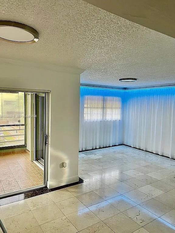 patio west · #204-20 in Miami - Photo 3