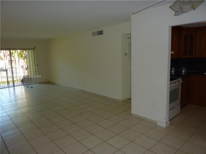 SUNSET PALMS EAST CONDO · #X26 in Miami - Photo 8