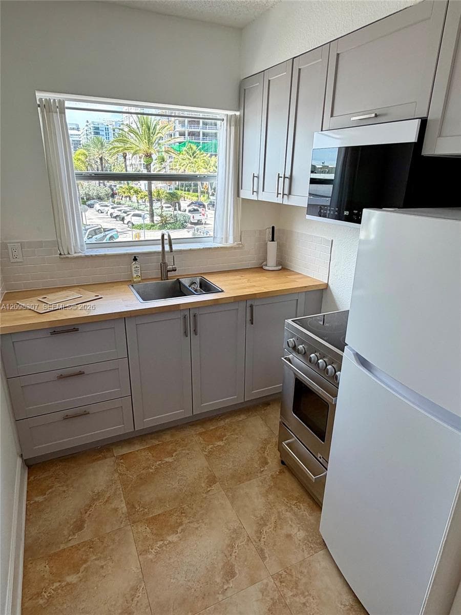 SUNSET CONDO · #205 in Surfside - Photo 6