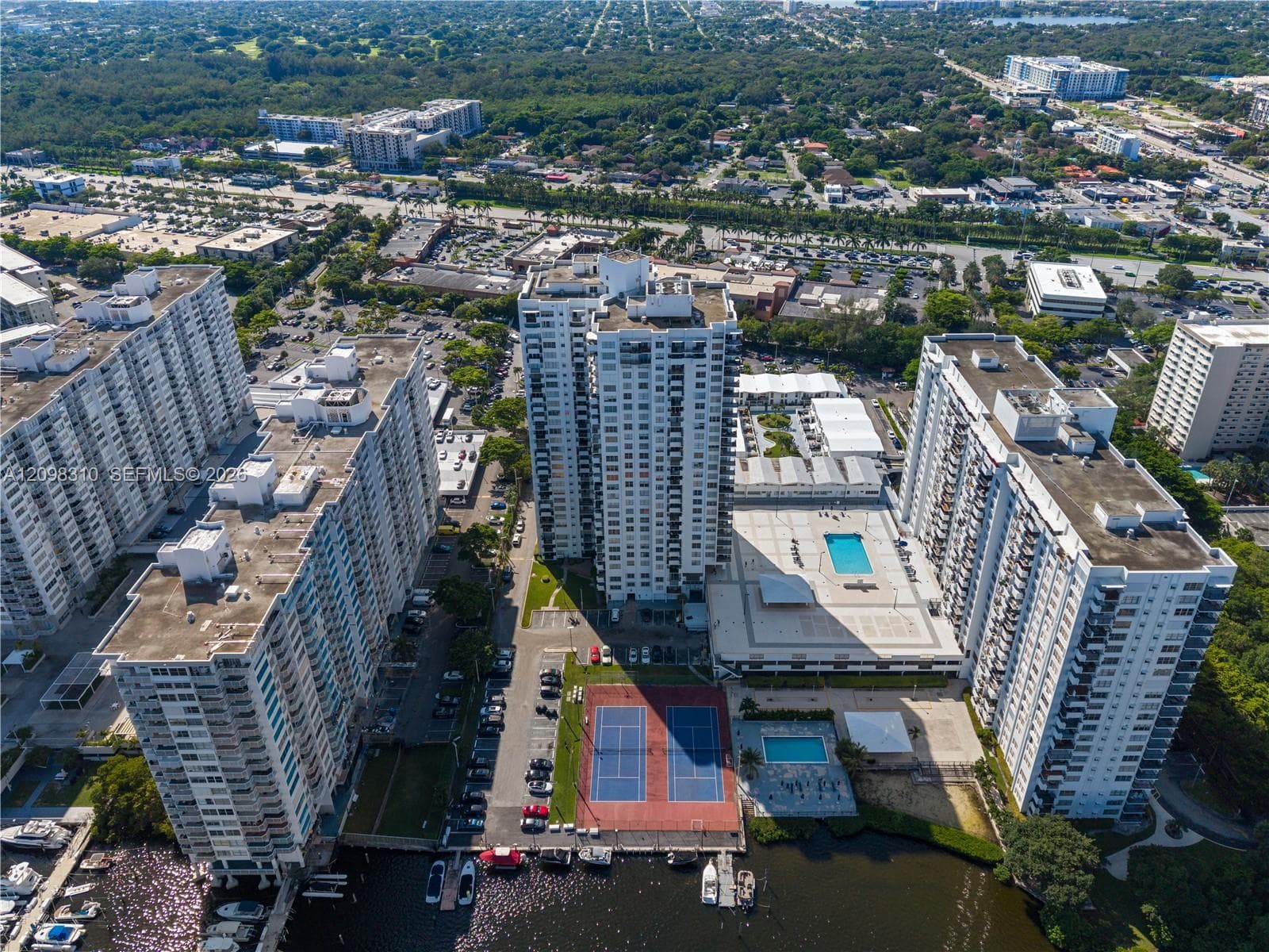 COMMODORE PLAZA CONDO · #PH06 in Aventura - Photo 28