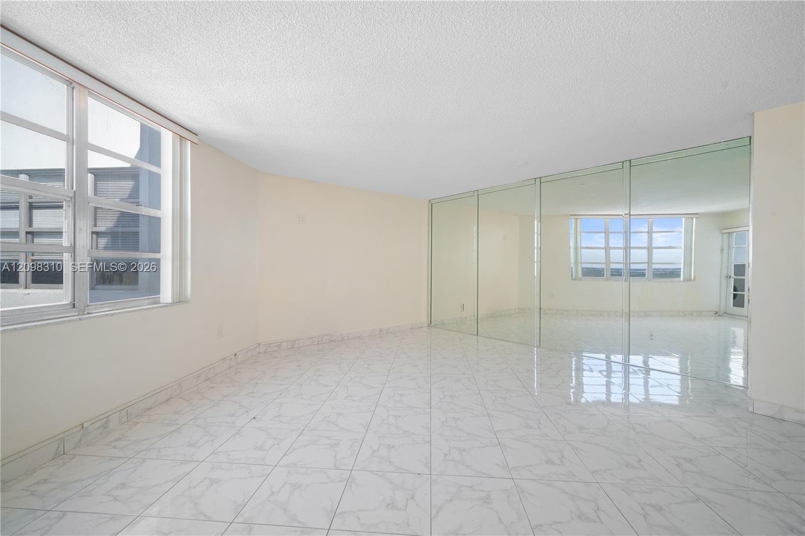 COMMODORE PLAZA CONDO · #PH06 in Aventura - Photo 9
