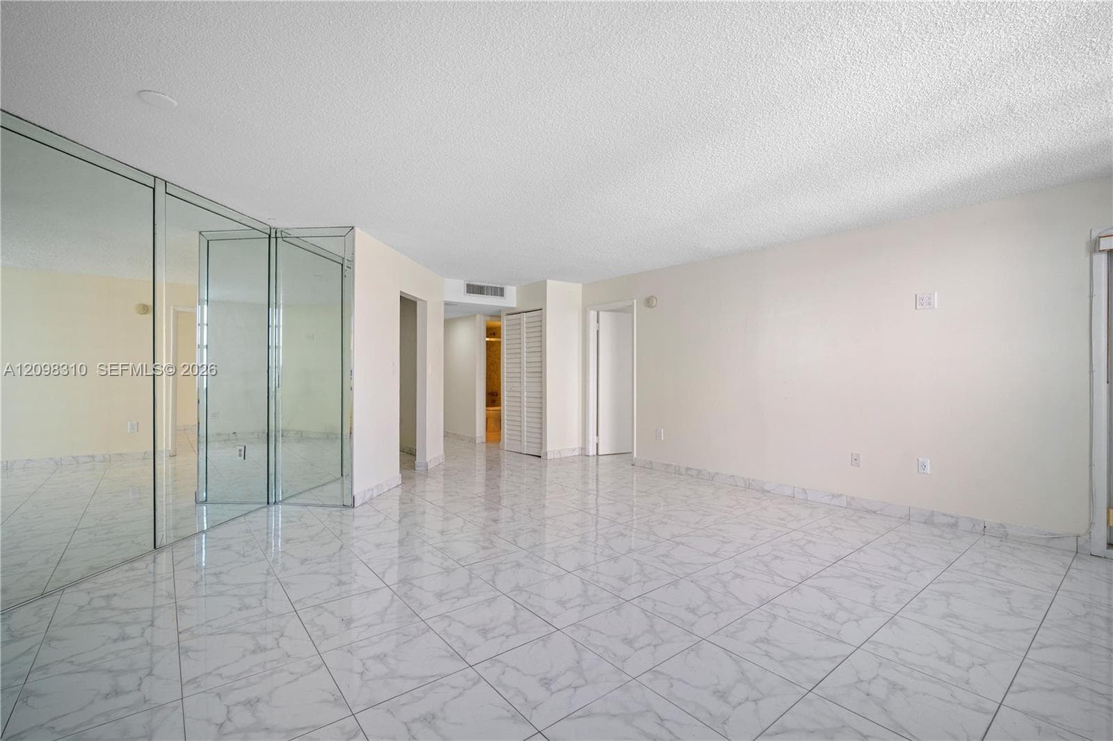 COMMODORE PLAZA CONDO · #PH06 in Aventura - Photo 11