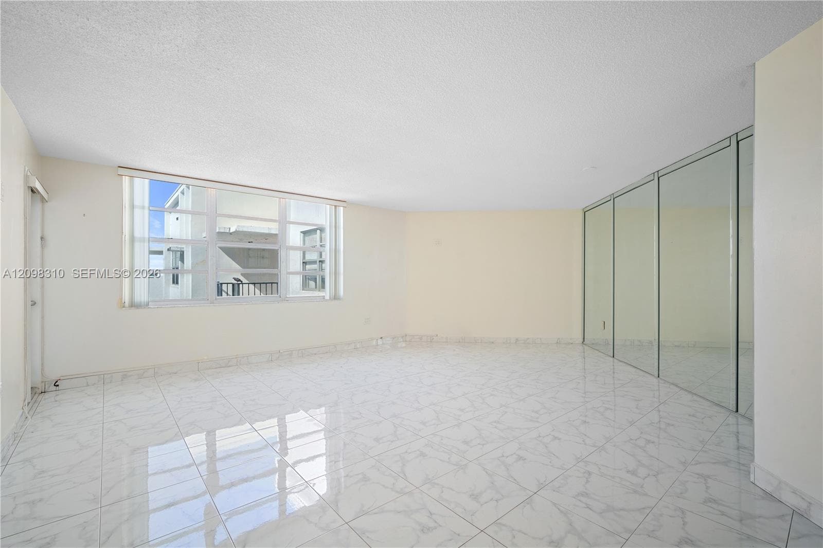 COMMODORE PLAZA CONDO · #PH06 in Aventura - Photo 8