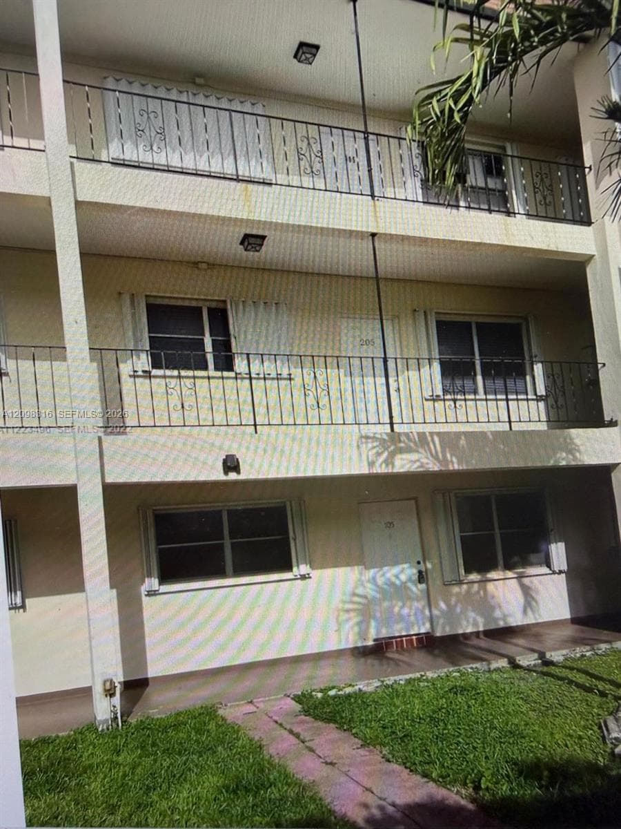 2200 Taylor St · #105 in Hollywood - Photo 9
