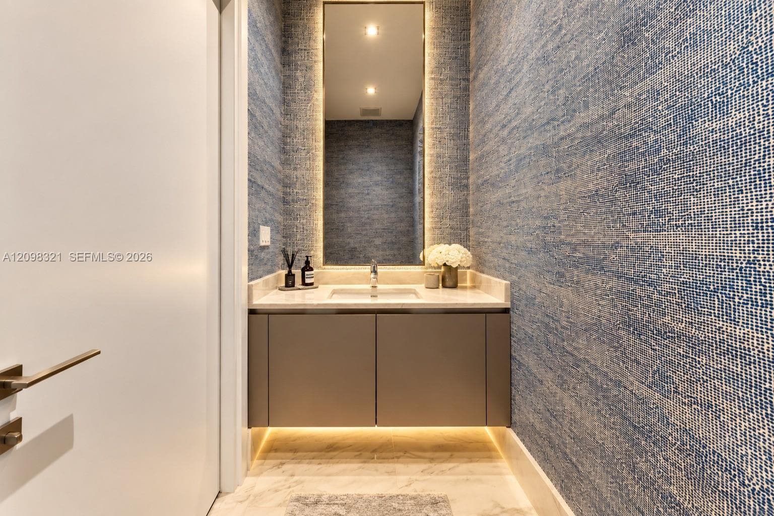 POWDER ROOM