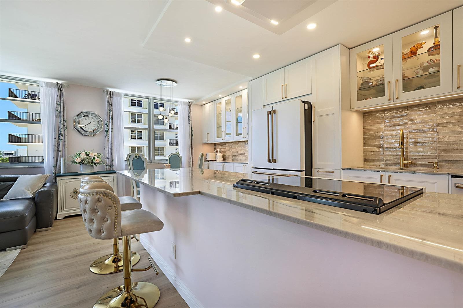 OPEN FLOOR PLAN