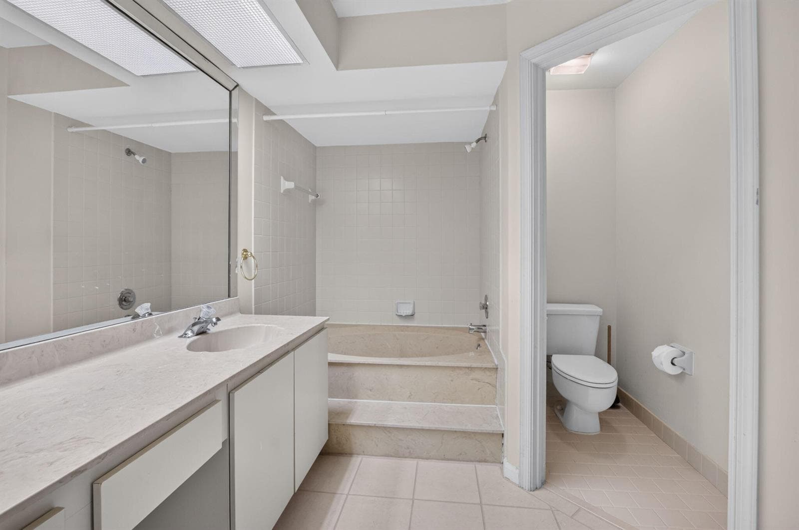 SOAKING TUB