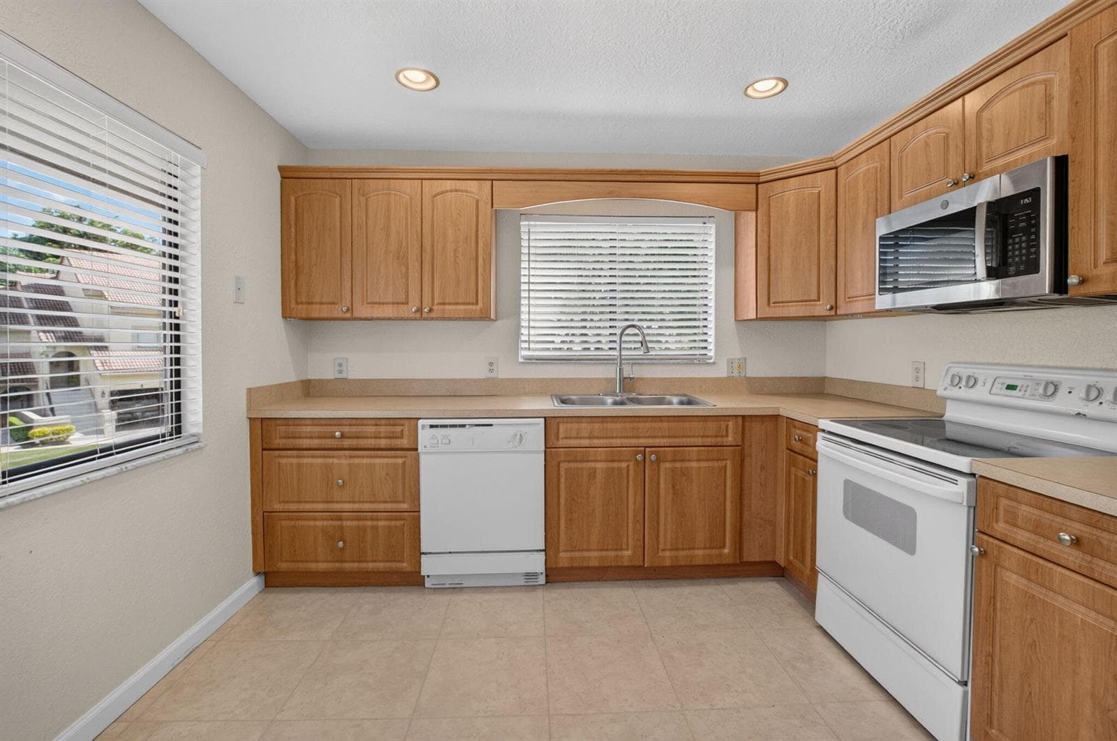 PLENTY OF CABINETS