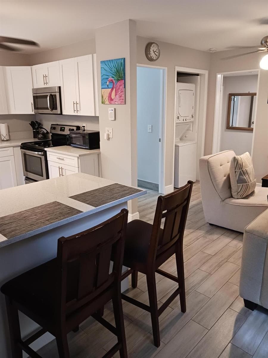 KITCHEN & LIVING ROOM