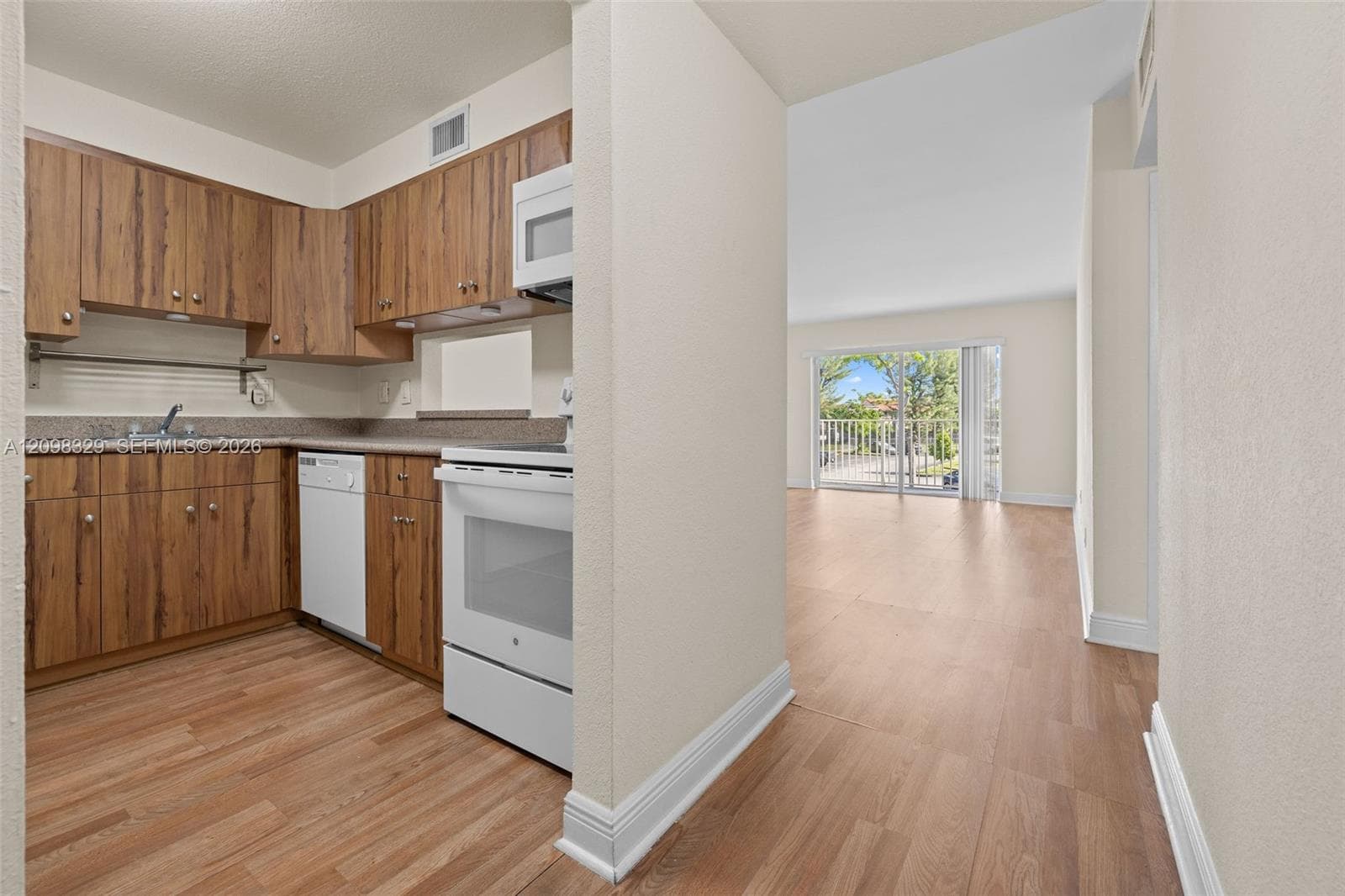 DORAL GARDENS II CONDO · #201 in Doral - Photo 4