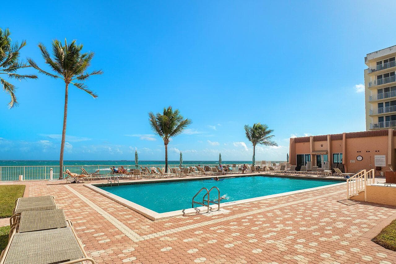 Palmsea pool