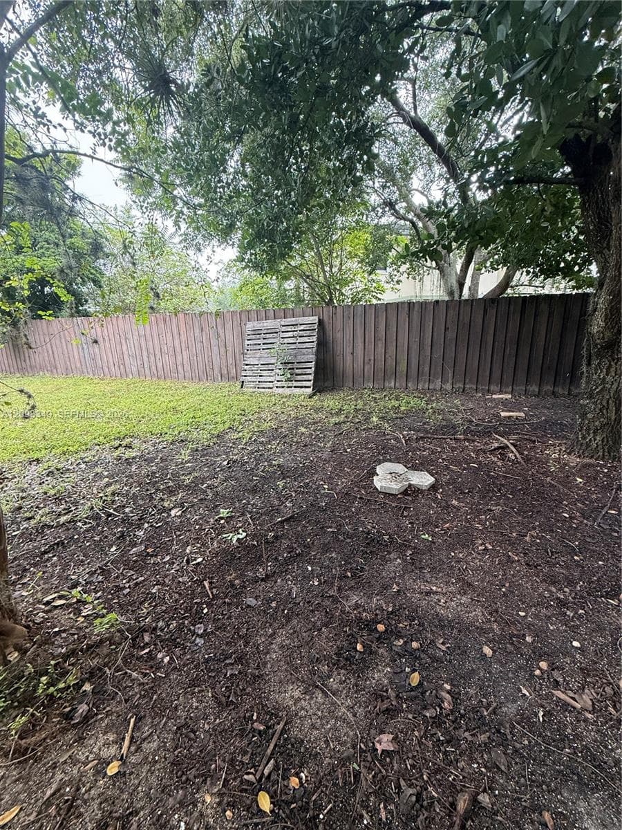 3663 NE 2nd Ct photo 23