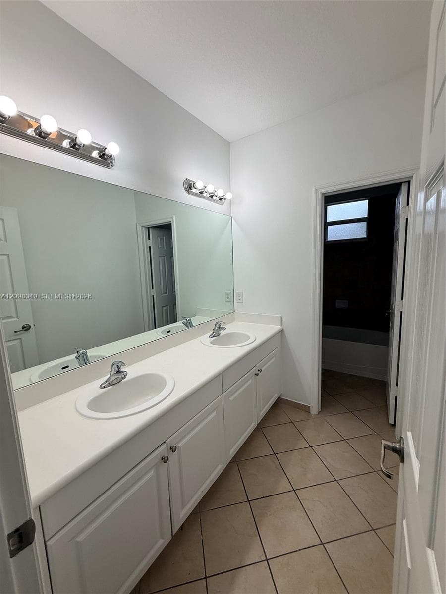 3663 NE 2nd Ct photo 18