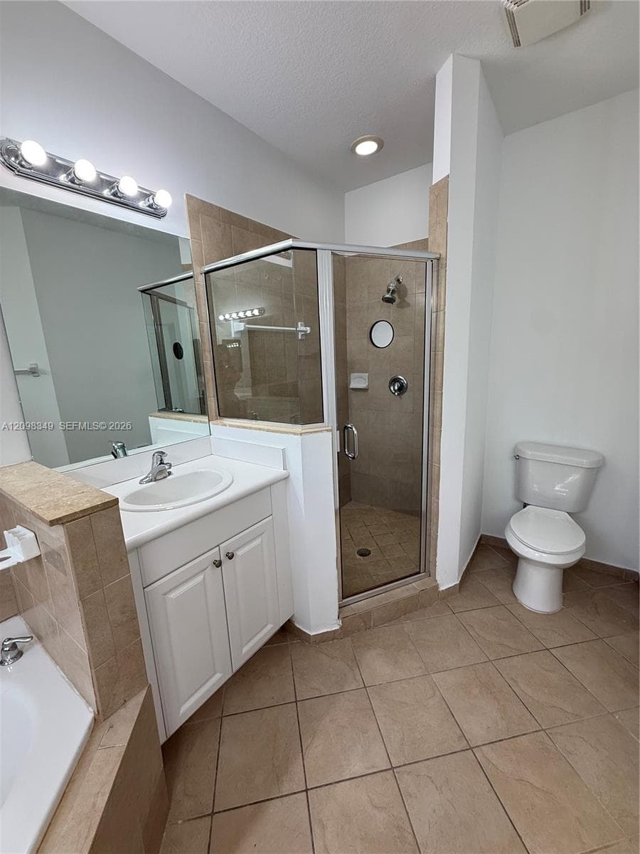 3663 NE 2nd Ct photo 15