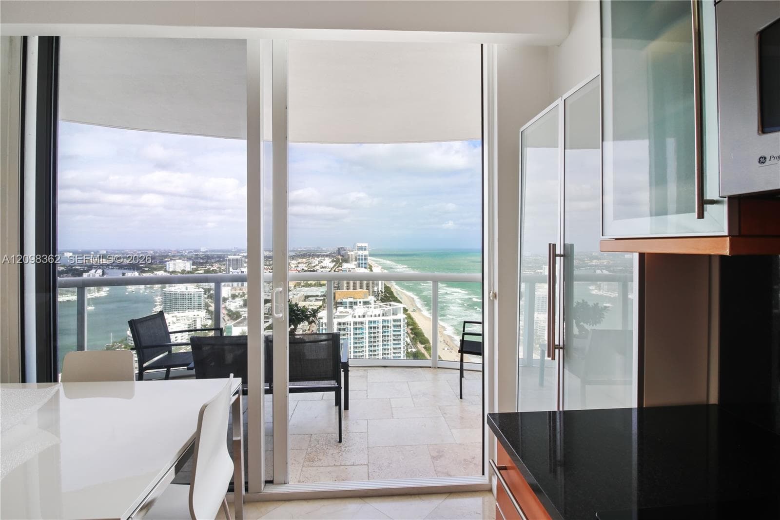 Akoya · #3909 in Miami Beach - Photo 27