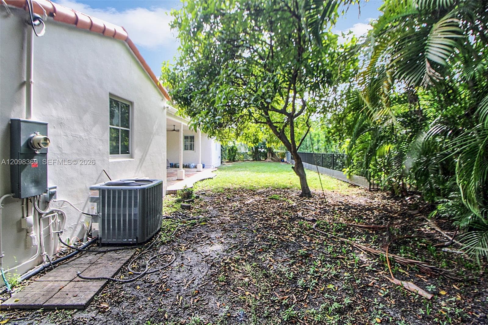 1110 Wallace St photo 33