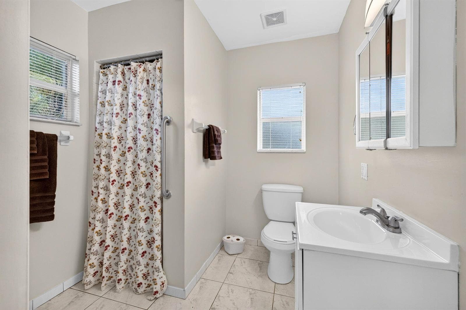 41 Guest House Bath