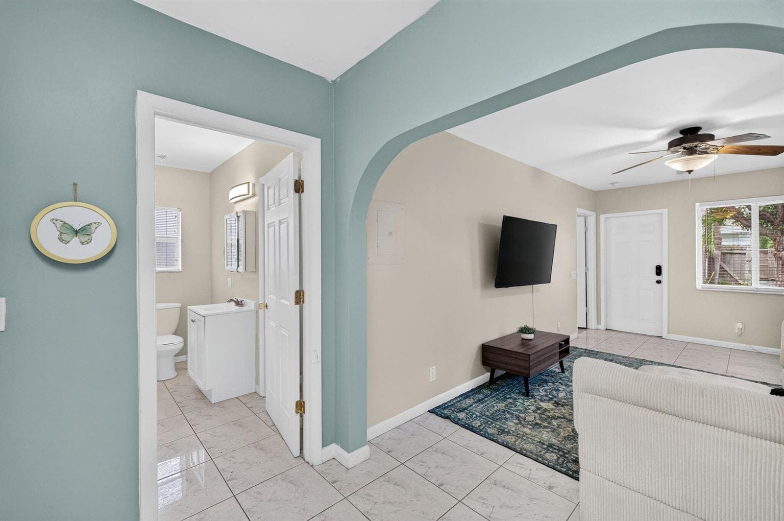 40 Guest House Bath & Living
