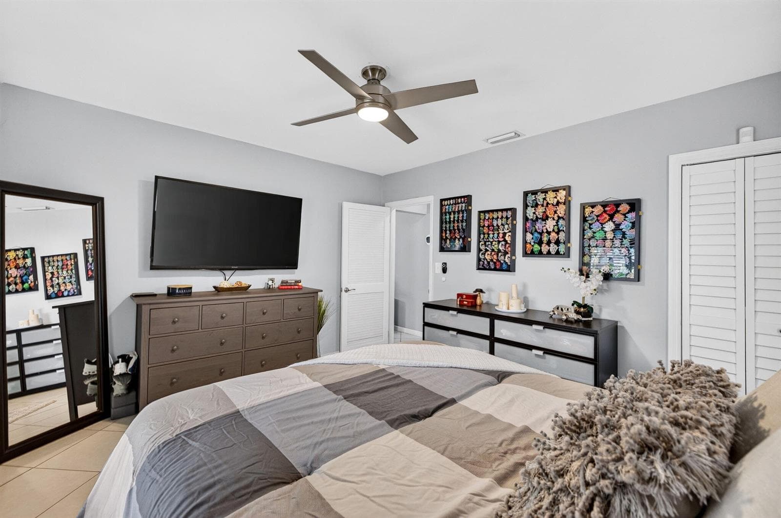 24 Main House Bedroom