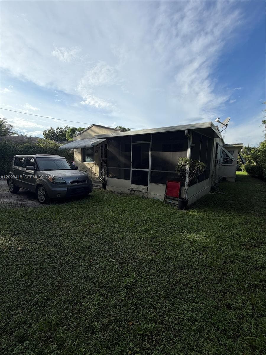 925 NW 52nd St photo 7