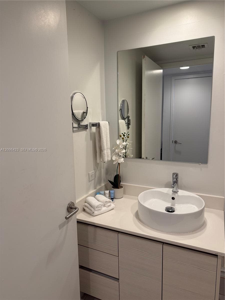 BeachWalk Resort Hotel · #R2203 in Hallandale Beach - Photo 24