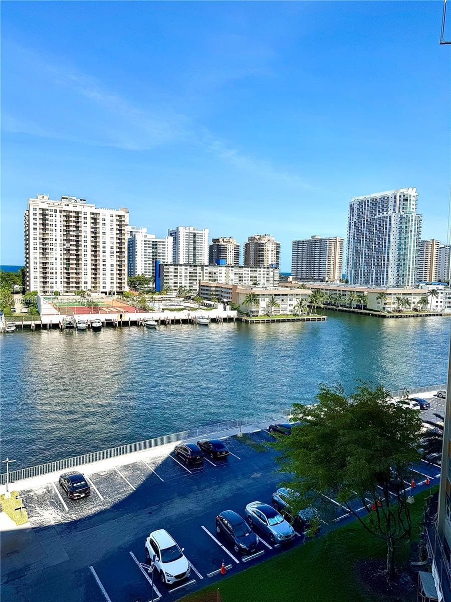 LAKE POINT TOWER CONDOMIN · #806 in Hallandale Beach - Photo 2