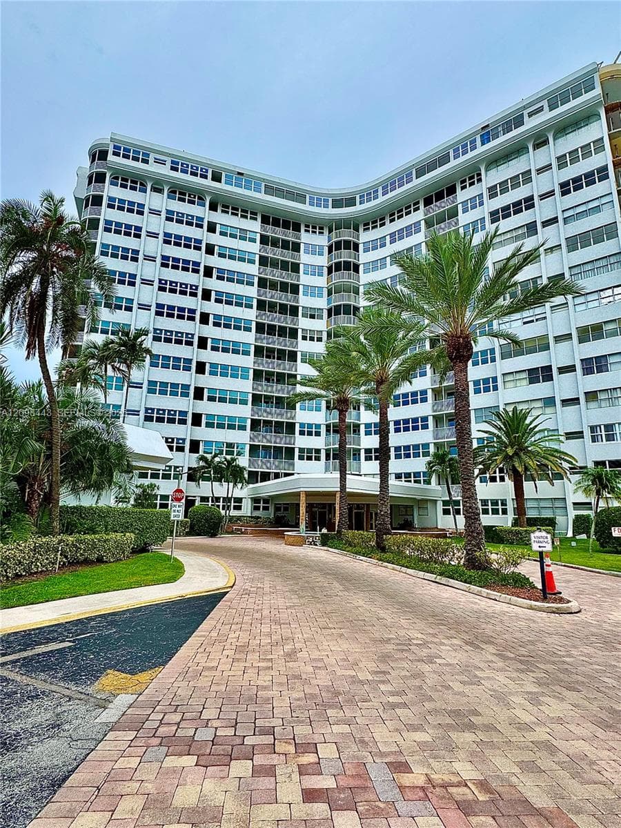 LAKE POINT TOWER CONDOMIN · #806 in Hallandale Beach - Photo 92