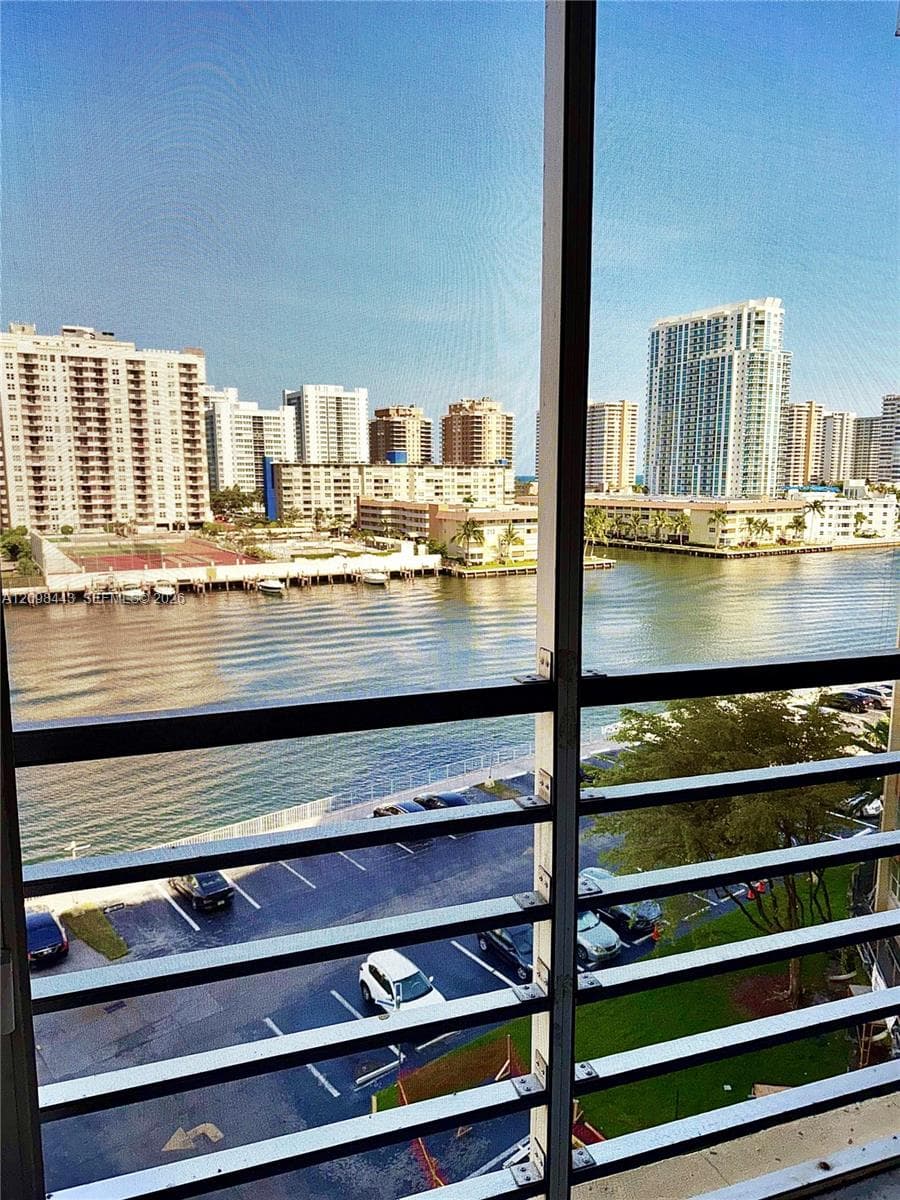 Screened Balcony
