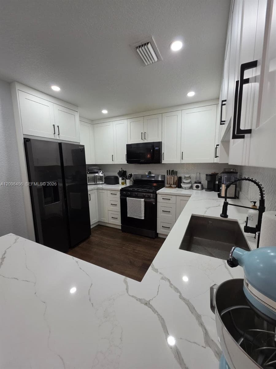 Snapper Village · #F75 in Miami - Photo 6