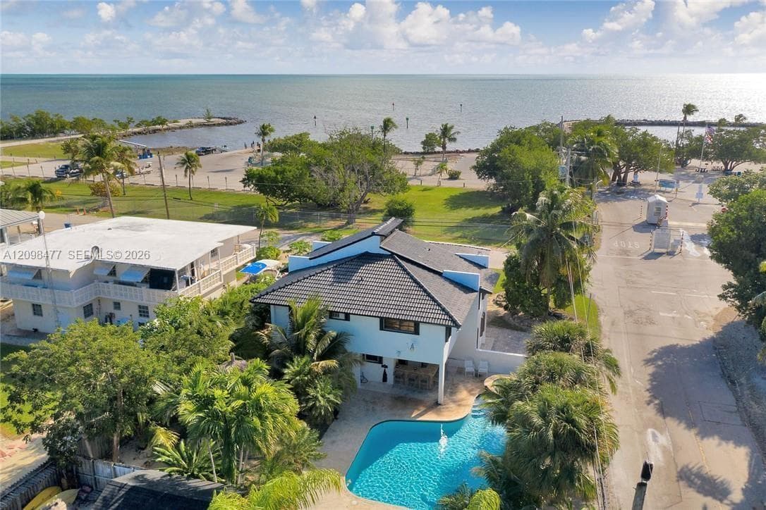 53 E Beach Rd photo 2