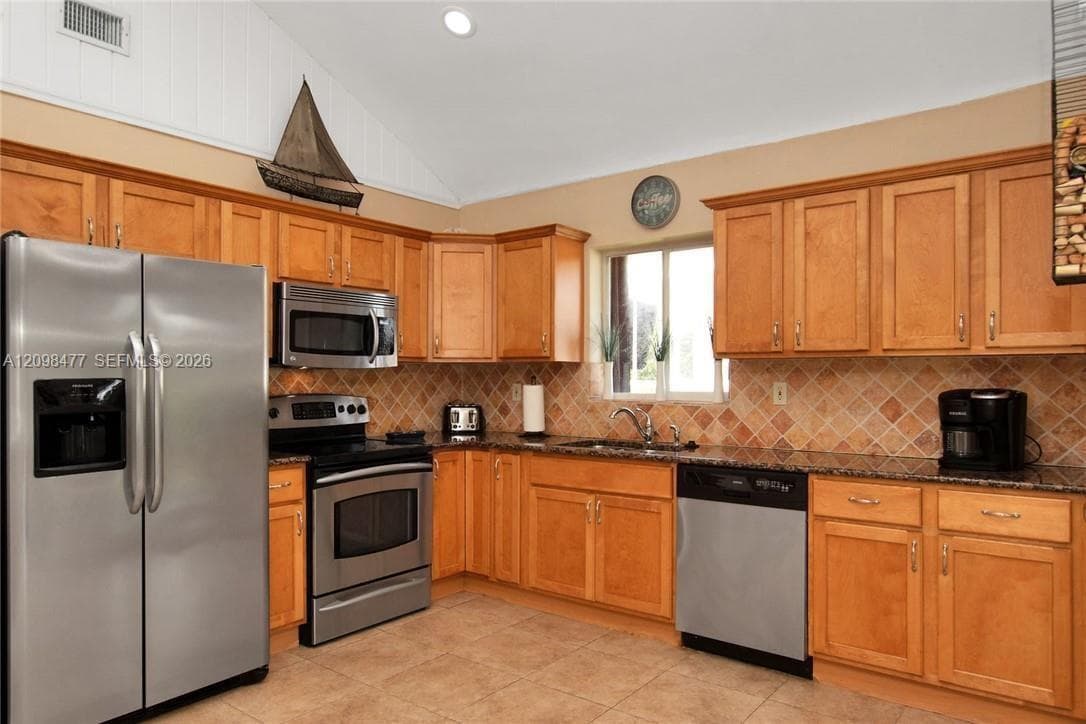 53 E Beach Rd photo 14