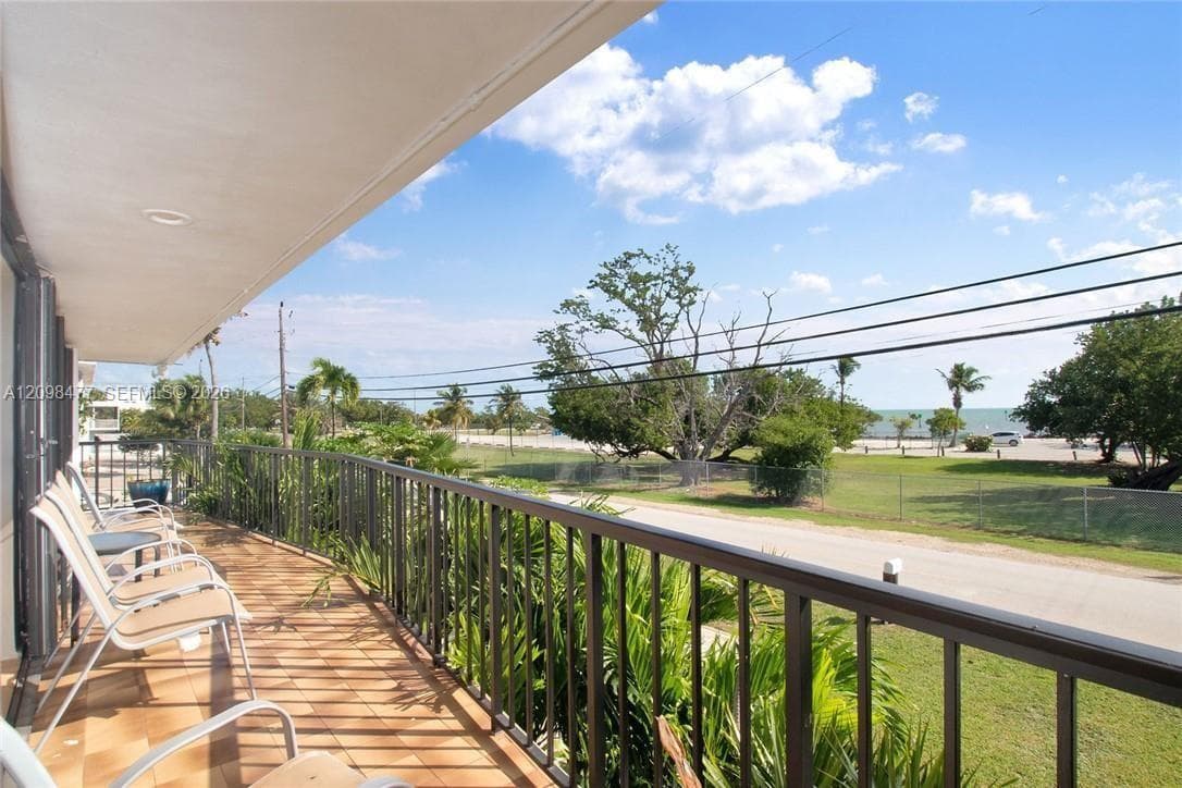 53 E Beach Rd photo 15