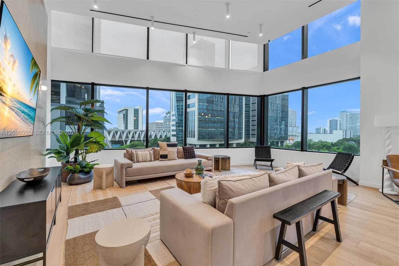District 225 · #2208 in Miami - Photo 27
