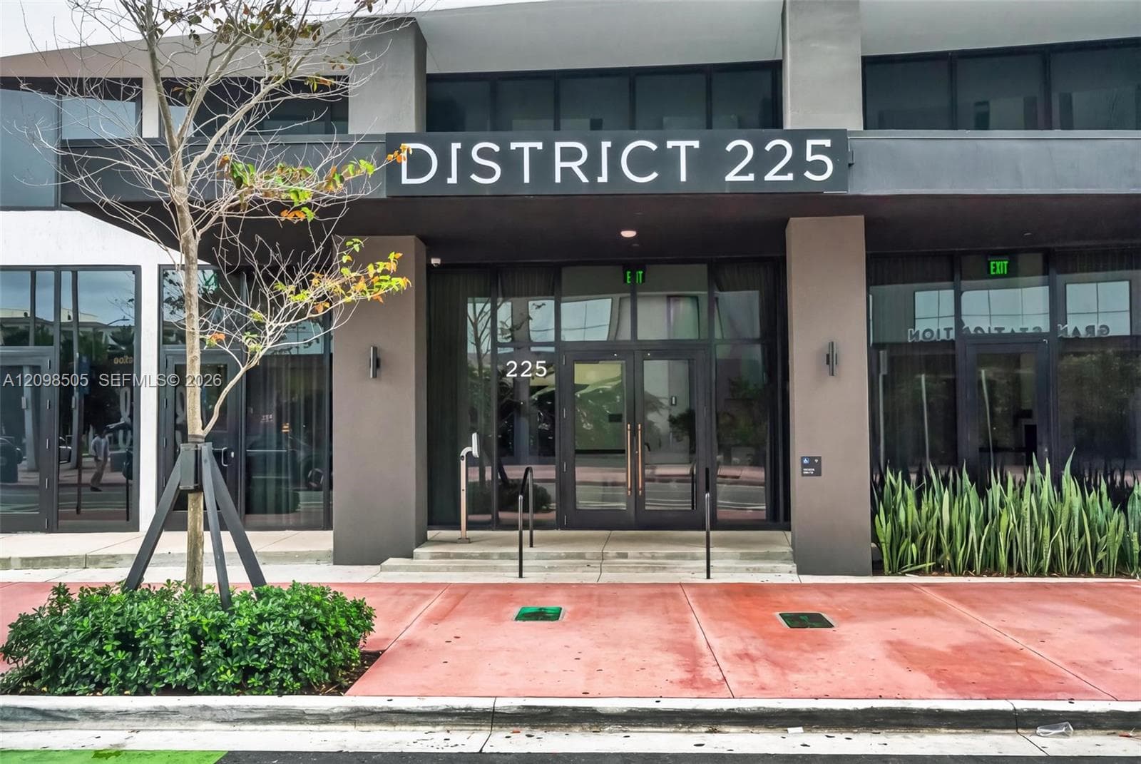 District 225 · #2208 in Miami - Photo 2