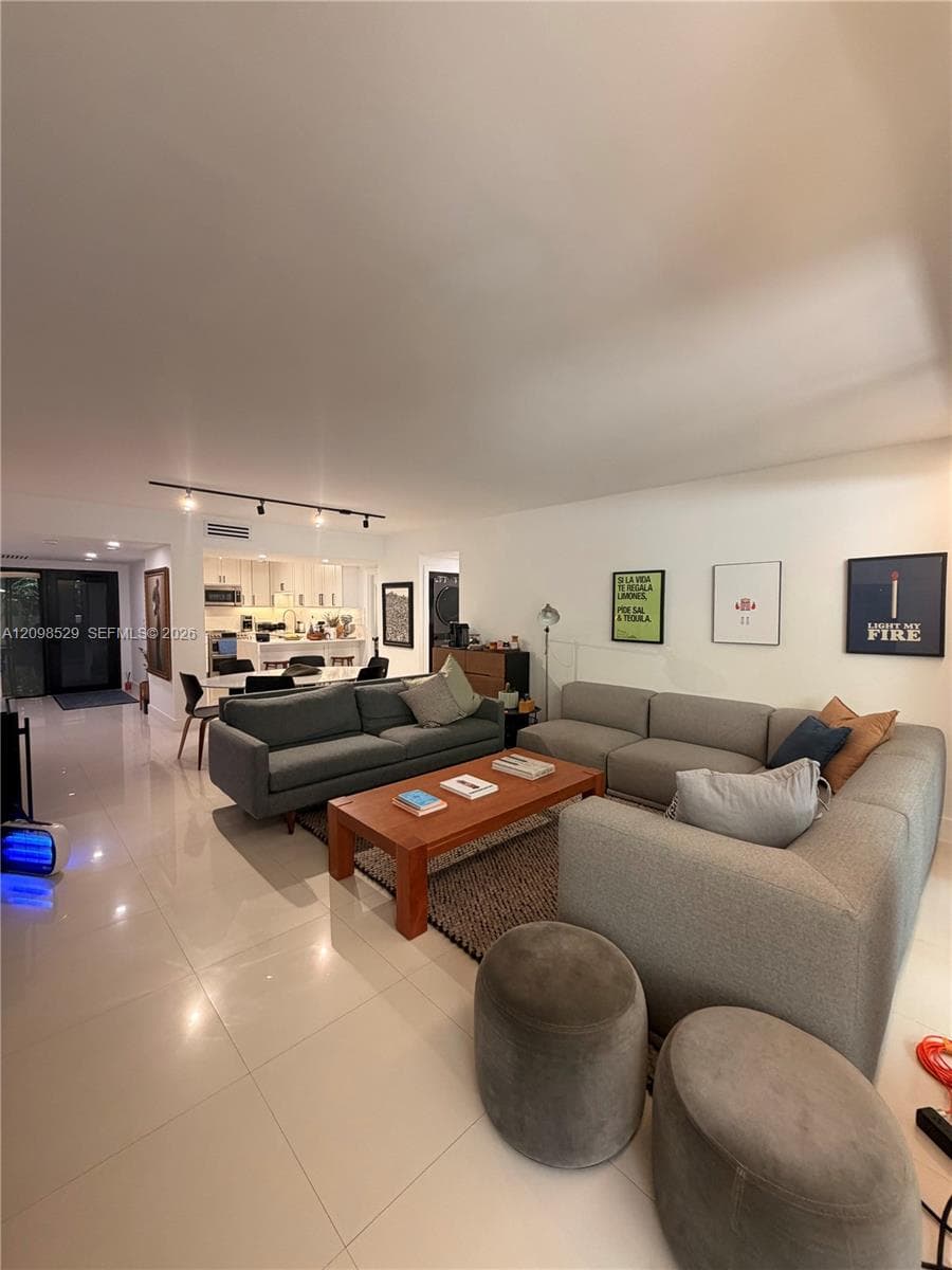Botanica at Key Colony · #109 in Key Biscayne - Photo 9