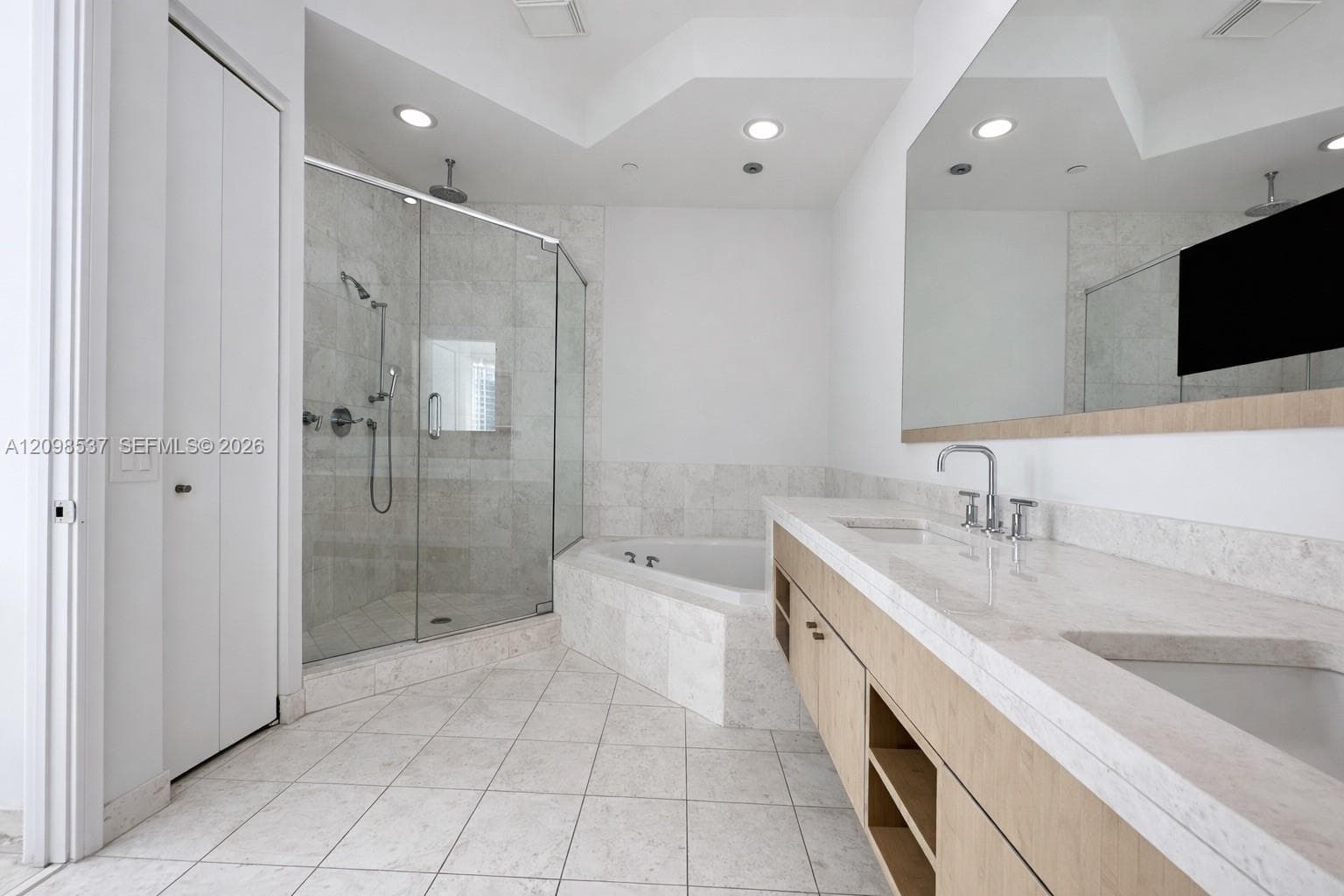 Asia Brickell Key · #2405 in Miami - Photo 16
