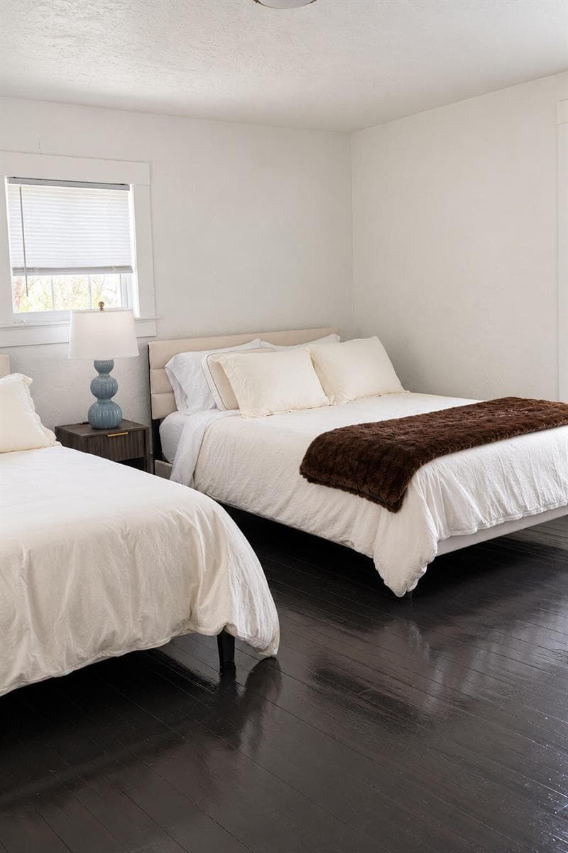 235GreenwoodDrive-Bedroom03-DSC07672