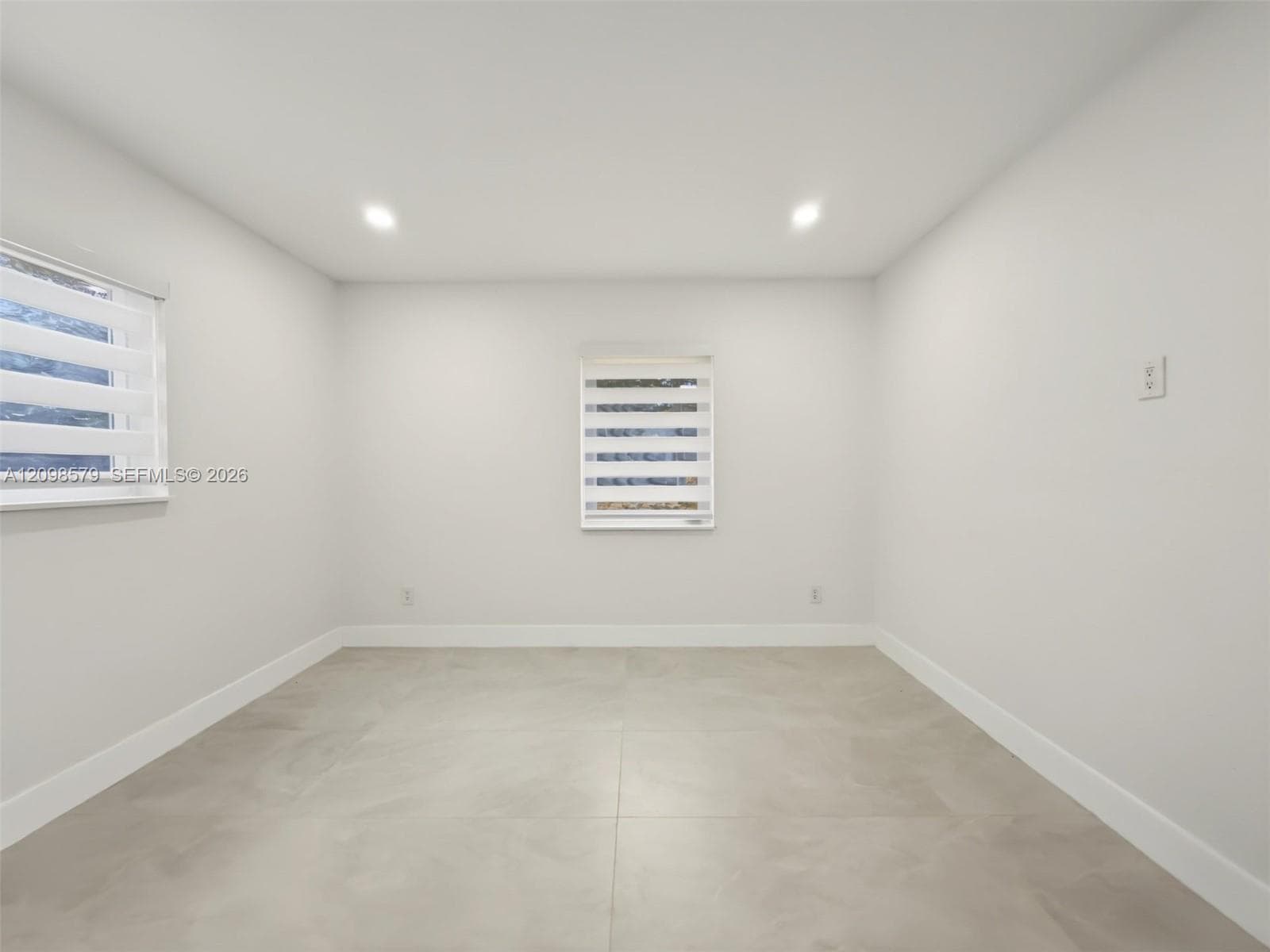 7605 SW 179th Ter photo 31